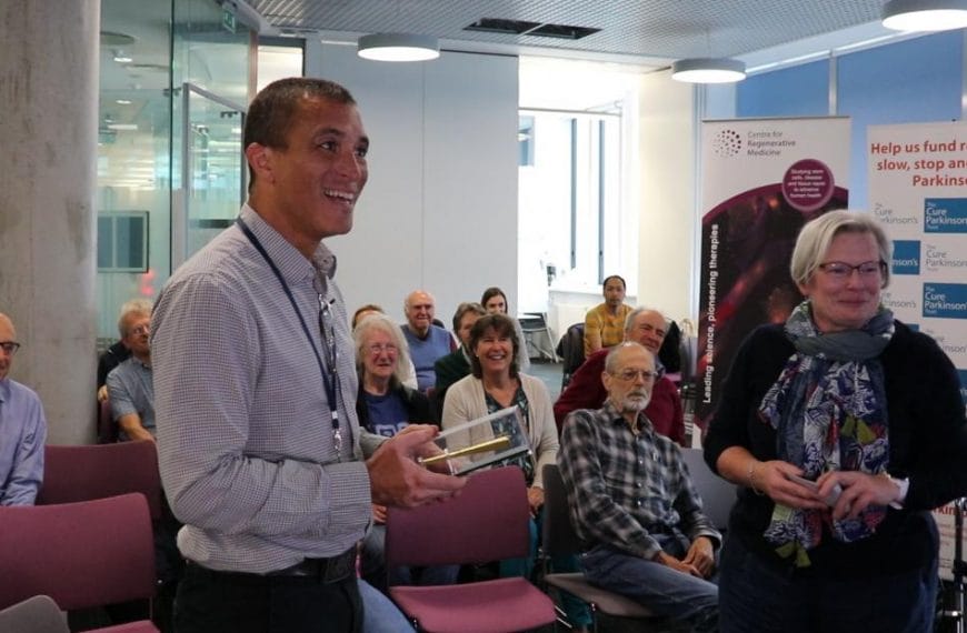 Dr Tilo Kunath receiving the Tom Isaacs award